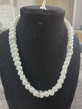 #158 paparazzi Cream Pearl Necklace with Silver-Tone Spacers